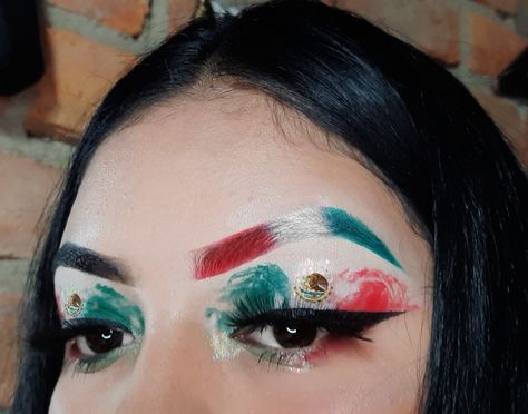 Es un maquillaje basado al 20 de septiembre a la bandera de mexico Mexican Makeup, Cinco De Drinko, Makeup For Black Skin, Natural Makeup Tutorial, Makeup Eye Looks, Creative Makeup Looks, Makeup Makeover, Purple Wallpaper, Creative Makeup