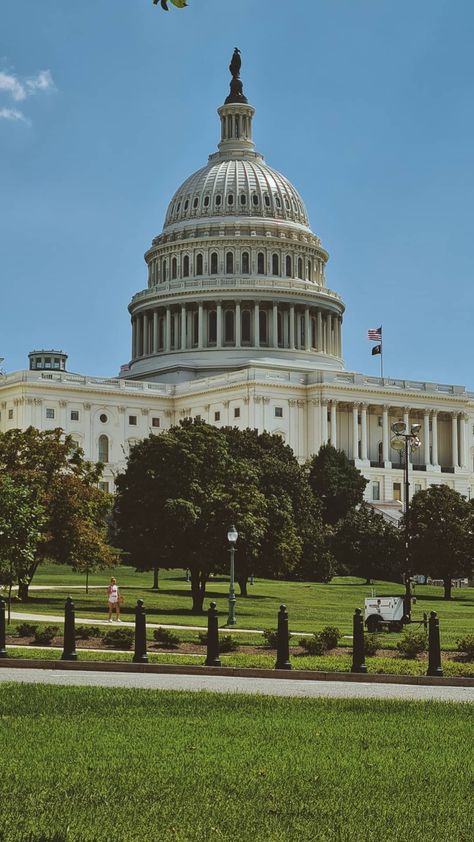 Washington Dc Wallpaper, Dc Wallpaper, Dc Travel, American Universities, Capitol Building, City Skyline, Washington Dc, United States Of America, New York City