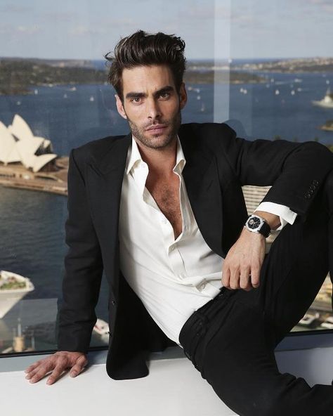 Mens Hair Color Ideas, Mens Hair Color, John Kortajarena, Mens Messy Hairstyles, Cut Your Own Hair, Sidney Australia, Gq Awards, Dyed Hair Men, Mens Hair Colour