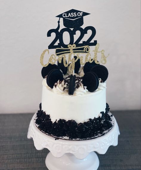 Oreo Mint Chocolate Chip Ice Cream Cake for a special high school graduate! Graduation Ice Cream Cake, Prom Cakes Ideas, Chocolate Chip Ice Cream Cake, Mint Chocolate Chip Ice Cream Cake, Jordan Cake, Grad 2023, Graduation Pic Ideas, Cake Style, Aesthetic Decoration