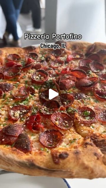 Chicago Eats Best on Instagram: "Amazing dinner by the Chicago river! Fries and pizza look so appetizing! 🤤

#chicago #chicagogram #chicagofood #chicagofoodie #chicagoblogger #chicagoland #chicagoeats #chicagolife #chicagohome #chicagorestaurants #foodporn #foodstagram #oodblogger #foodie #foodlover #foodgasm #goodeats #instaeats #chieats #food" Best Food In Chicago, Food In Chicago, Chicago Eats, Chicago L, Chicago Food, Chicago River, Chicago Restaurants, Fun Dinners, Covered Bridges