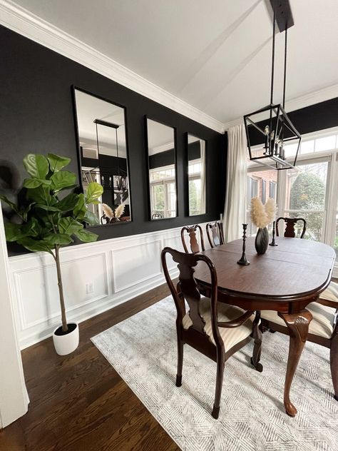 Black And White Dining Room, White Wainscoting, Modern Farmhouse Dining Room, Black Accent Walls, Black And White Living Room, Transitional Dining Room, House Dining Room, Modern Farmhouse Dining, Dinning Room Design