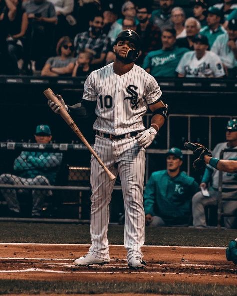 Chicago White Sox Outfit, Baseball Wallpaper, Baseball Photography, White Sox Baseball, Baseball Pictures, Basketball Photography, Chicago Sports, Baseball Outfit, Sports Bar