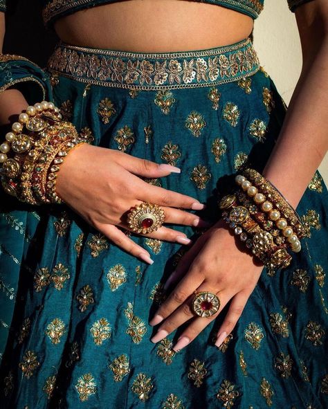 Asian Wedding Exhibition on Instagram: “Details 🤎 @asianweddingexhibition #asianweddingexhibition #asianweddingmagazine @banudesigns” Green Wedding Lengha, Day Indian Wedding, Teal Green Wedding, Blue Skirt Outfits, Wedding Lengha, Wedding Exhibition, Brocade Lehenga, Banarasi Brocade, Indian Wedding Outfit