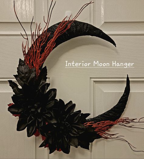 Beautiful handmade moon door hanger, fall or halloween theme. Crescent Moon Wreath Diy Halloween, Moon Door Hanger, Halloween Door Decor, Maleficent Halloween, Deco Mesh Wreaths Diy, Homemade Halloween Decorations, Halloween Door Hangers, Holiday Deco, Halloween Door Decorations