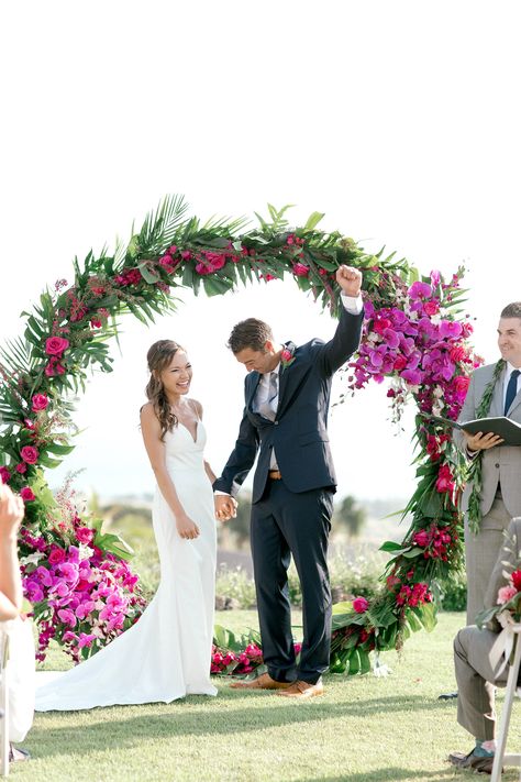 Beach Wedding Arch, Wedding Arches Outdoors, Draping Wedding, Wedding Arbors, Wedding Arbour, Maui Weddings, Ceremony Arch, Indoor Wedding, Tropical Wedding