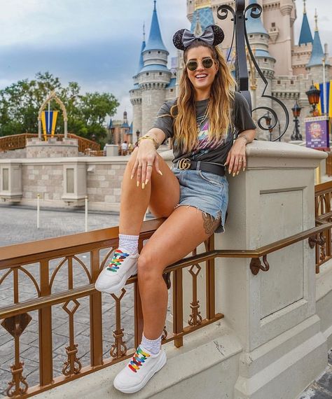 Disney Poses, Disneyland Photography, Disney Outfits Women, Disney Photo Ideas, Miami Orlando, Disney World Outfits, Disneyland Outfits, Disney Photos, Disney Outfits