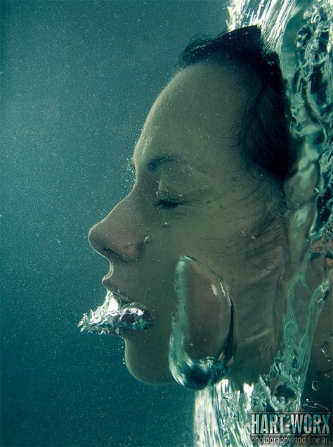 Underwater Photography Pool, Earth Video, Underwater Photoshoot, Photography Underwater, Underwater Portrait, People References, Pool Photography, Water Shoot, Red Water