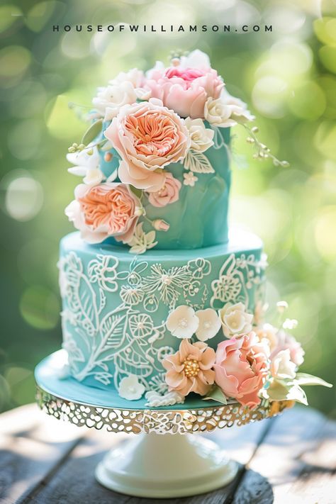 This picture is a turquoise cake decorating idea to help inspire your next cake. Our turquoise-themed cake is a beauty, adorned with edible flowers crafted from sugar, fondant, white chocolate, and gum paste. A perfect centerpiece for any joyous celebration such as a wedding, birthday, or baby shower. Turquoise Wedding Cake Ideas, Turquoise Wedding Cake, Aqua Cake, Turquoise Cake, Teal Wedding Cake, Wedding Cake Peach, Quince Cake, Bday Pics, Dream Birthday