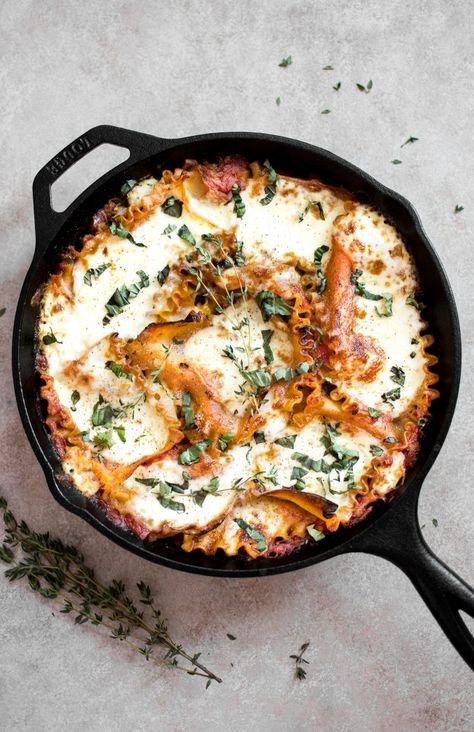 Easy Skillet Recipes, Healthy Caprese, Lacto Vegetarian, Skillet Lasagna Recipe, One Pan Dinner Recipes, Healthy Lasagna, Salt Lavender, Oven Ready Lasagna, Vegetarian Diets