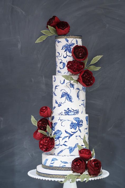 Hand-painted "Blue and White Porcelain" with Deep Red David Austins in Gumpaste - Cake by Jackie Florendo Hand Painted Wedding Cake, Porcelain Wedding, Painted Wedding Cake, Wedding Design Inspiration, Edible Lace, Modern Cakes, Dream Wedding Cake, Wedding Cakes Blue, Modern Wedding Cake