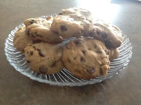 Splenda Blend -- Chocolate Chip Cookies -- Made these today and they are pretty good. The picture is actually one I took of my cookies. :-) ___ AND ONLY 42 CALORIES A COOKIE! Cookies Made With Splenda, Splenda Desserts, Brunch Finger Foods, Sf Desserts, Tollhouse Cookie Recipe, Low Calorie Cookies, Splenda Recipes, Cookies Photo, Sugar Replacement