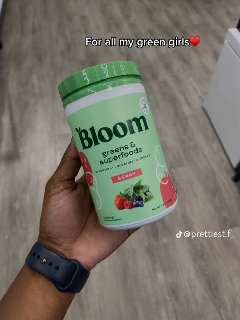 Bloom Drink, Curly Hair Accessories, Drink Aesthetic, Summer Scrapbook, Health Hygiene, Room Stuff, Green Girl, Bath And Body Care, All I Want For Christmas