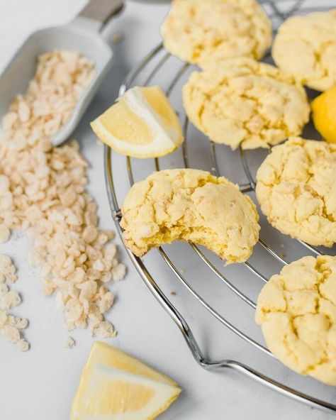 These cookies are another recipe from the shoebox of recipes my Grandma left me, and I’m honestly surprised they weren’t the first recipe I made. Anything with lemon in it gets automatically earmarked, but I guess these got overlooked by other, flashier recipes.Now that I’ve had them though, it wont be long before I make them again. Using lemon cake mix as the base of the recipe means that these come together incredibly quickly and easily, and the addition of the Rice Krispies cereal e… Lemon Crisp, Crisp Cookies, Lemon Cookies Recipes, Best Cookies Ever, Lemon Cake Mixes, Cookie Time, Lemon Cookies, Cake Mix Cookies, Recipe Details