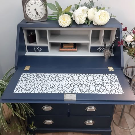 Bureau Upcycle, Desk Upcycle, Vintage Cupboards, Desk Redo, Working Office, Furniture Upcycling, Home Working, Upcycled Furniture Diy, Painted Desk