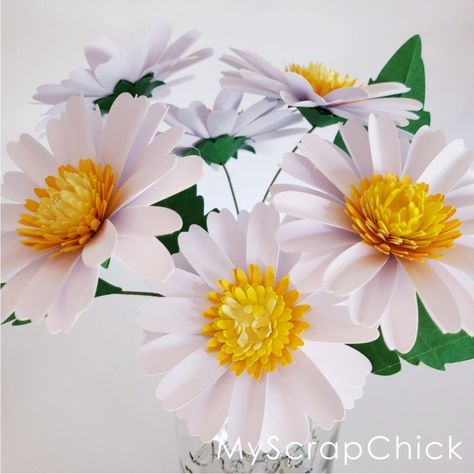 Daisy Tutorial for Shasta Daisy - myscrapchick Daisy Tutorial, Flower Craft Ideas, 3d Paper Flowers, Shasta Daisy, Hawaiian Party Decorations, Paper Daisy, Paper Bow, Paper Flower Crafts, Flower Craft