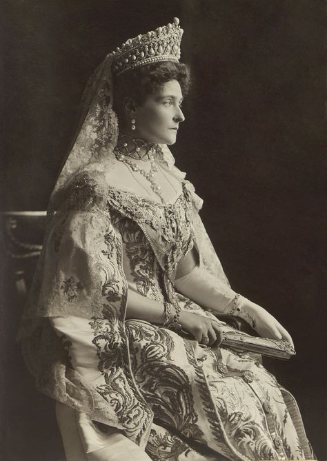 https://flic.kr/p/VBF81W | Empress Alexandra Feodorovna 1907 . Empress Alexandra Feodorovna, Empress Alexandra, Alexandra Feodorovna, Queen Alexandra, Romanov Dynasty, Tsar Nicholas Ii, Court Dresses, Tsar Nicholas, Romanov Family