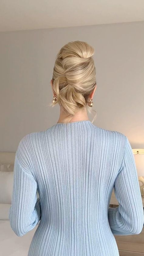 Messy Bun Magic: Effortless Hairstyles That Define Casual Glamour Alex Gaboury, Casual Glamour, Fall Friends, Sophisticated Hairstyles, Easy Updo, Heat Protectant, Wedding Guest Hairstyles, Hair Braid Videos, Hair Tips Video