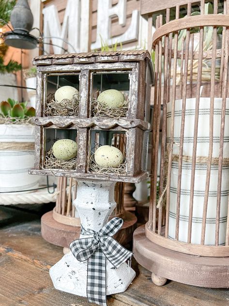 Coop Decor, Diy Farmhouse Ideas, Chicken Coop Decor, Dollar Store Diy Projects, Farmhouse Crafts, Diy Chicken, Chicken Decor, Spring Fun, Diy Dollar Tree Decor