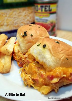 Chicken Taco Sliders make a good snack or a great dinner. They are also very easy to make Mexican Sliders Recipes Hawaiian Rolls, Sliders Recipes Hawaiian Rolls, Shredded Chicken Tacos, Chicken Sliders, Hawaiian Rolls, Slider Recipes, Chicken Tacos, Glass Baking Dish, Rotisserie Chicken