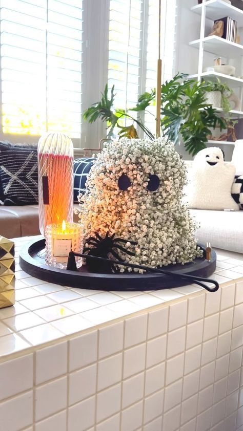 Shahla Sandoval | 👻🎀 DIY floral ghost centerpiece using a dollar tree wastebasket and babies breath flowers. As the flowers dry the ghostie becomes less full... | Instagram Babies Breath Flowers, Floral Ghost, Breath Flowers, Babies Breath, Birthday Halloween Party, Waste Basket, Black Paper, Diy Halloween Decorations, Baby Halloween