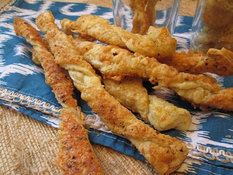 Cheese Straws Recipe, Cheese Puff Pastry, Ina Garten Recipes, Cheese Straws, Cold Appetizers, Frozen Puff Pastry, Eat Smart, Appetizer Dips, Holiday Dinner