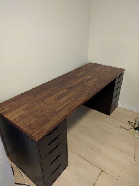 Small Gaming Bedroom, Diy Computer Desk, Gaming Desk Setup, Desk Diy, Computer Desk Setup, Home Studio Setup, Desktop Setup, Bedroom Setup, Pc Desk