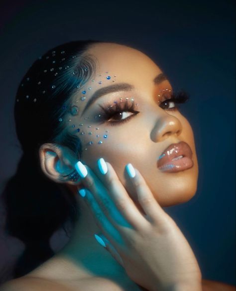 Birthday Makeup Looks, Natural Glam Makeup, 21st Birthday Photoshoot, Beautiful Photoshoot Ideas, Makeup For Black Skin, Business Photoshoot, Creative Photoshoot Ideas, Glam Photoshoot, Photoshoot Makeup