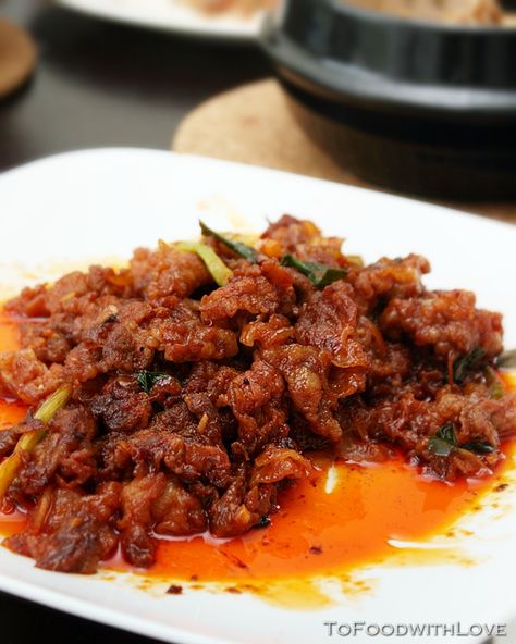 Dwaeji Bulgogi, Pork Bulgogi Recipe, Korean Table, Pork Bulgogi, Korean Pork, Bulgogi Recipe, South Korean Food, Korean Man, Spicy Drinks