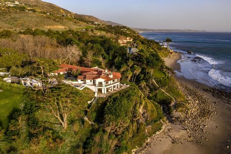 فيكتوريا سيكريت, Style Hacienda, Malibu House, Malibu Mansion, Spa Like Bathrooms, Stars D'hollywood, Malibu Beach House, Malibu Home, Mediterranean Style Home