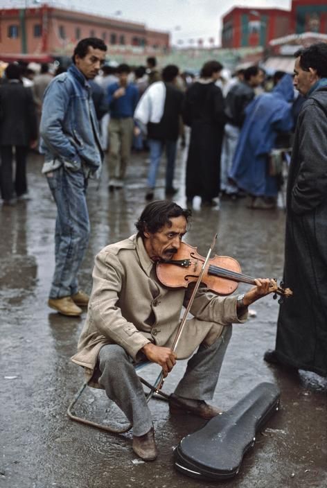 Street Photography People, Morocco Marrakech, Street Musician, Steve Mc, Steve Mccurry, Human Reference, Outdoor Market, Human Poses, Violinist