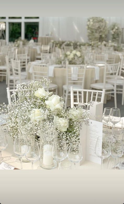 Babys Breath Centre Piece, Simple White Wedding Table Decor, White Florals For Wedding, Babysbreath Centerpieces Round Table, Elegant And Classy Wedding Theme, Circular Wedding Table Decor, White Flowers Wedding Table, White Floral Wedding Decor, Circle Wedding Table Decor