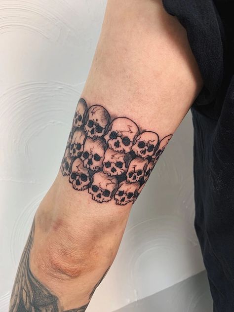 Skull Wrap Around Tattoo, Anime Ankle Tattoos, Skull Band Tattoo, Memento Mori Skull Tattoo, Skull Bracelet Tattoo, Skull Wrist Tattoo, Skull Forearm Tattoo, Skull And Crossbones Tattoo, Lace Skull Tattoo