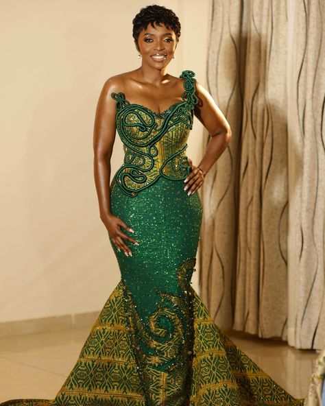 African Print Wedding Dress, Nigerian Traditional Dresses, Corset Fashion Outfits, African Chic, African Wedding Attire, Kente Dress, African Prom Dresses, Accra Ghana, Lace Gown Styles