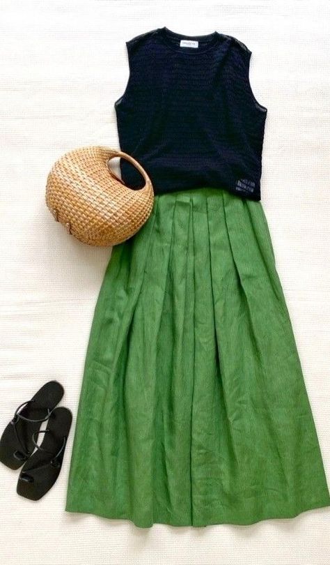 Spanish Skirt Outfit, Green Linen Skirt Outfit, Green Skirt Outfit Ideas, Green Maxi Skirt Outfit, Maxi Black Skirt, Look Boho Chic, Home Wear Women, Guinness Book Of World Records, Home Wear Women Pajamas