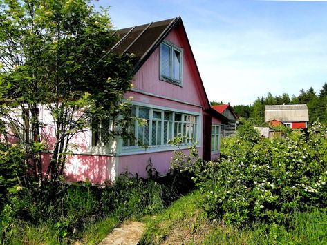 Russian Farmhouse, Russian Dacha, Russian Houses, Old Russian House, Russian Decor, Rustic Remodel, Russian Wooden House, Visit Russia, Abandoned Russian Buildings