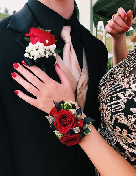 Red Corsage Prom, Red Prom Corsage, Prom Corsage Red, Boutineer Ideas, Red Corsage, Hoco Flowers, Red Corsages, Red Boutonniere, Prom Flowers Bouquet