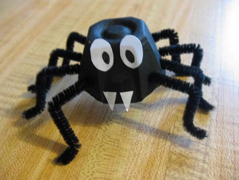 15 Spooky Spider Themed Crafts Spider Diy, Halloween Spider Craft, Macaroni Crafts, Bricolage Halloween, Halloween Crafts Preschool, Spider Crafts, Halloween Crafts For Toddlers, Halloween Arts And Crafts, Egg Carton Crafts