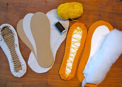 Of Dreams and Seams: Shoe Shortage! Making Soles for House Shoes Doll House Makeover Diy, House Shoes Pattern, Doll House Makeover, Homemade Shoes, Make Your Own Shoes, Dolls Shoes, Make Shoes, Making Dolls, Diy Slippers