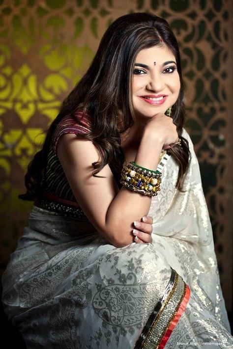 #AlkaYagnik, the soft sweet voice of #Bollywood. Matches her good taste in dressing, by donning a serene silver dainty saree. Like the #saree, her #voice is also timeless! Bollywood Singers, Glamour Clothing, Popular Singers, Journey Music, Influencer Marketing Agency, Alka Yagnik, National Film Awards, Indian Music, Top List