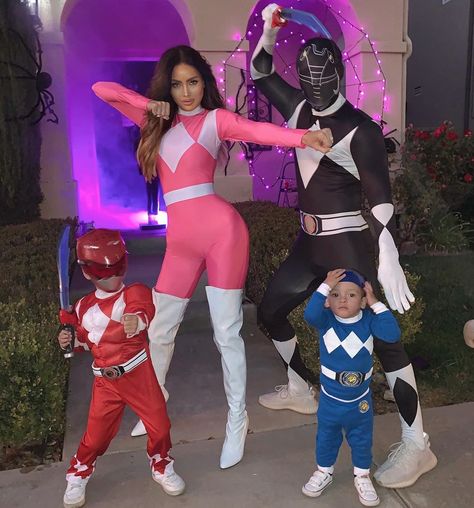 Black Power Ranger Costume, Pink Power Ranger Costume Diy, Power Rangers Family Costume, Family Power Ranger Costumes, Power Rangers Costume Women, Power Ranger Halloween Costumes, Power Ranger Costume Women, Diy Power Ranger Costume, Power Rangers Disfraz