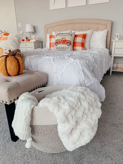 Fall Room Ideas, Holiday Room Decor, Cozy Fall Bedroom, Halloween Bedroom Decor, Target Inspired Home Decor, Fall Room Decor, Fall Bedroom Decor, Halloween Bedroom, Hallowen Ideas