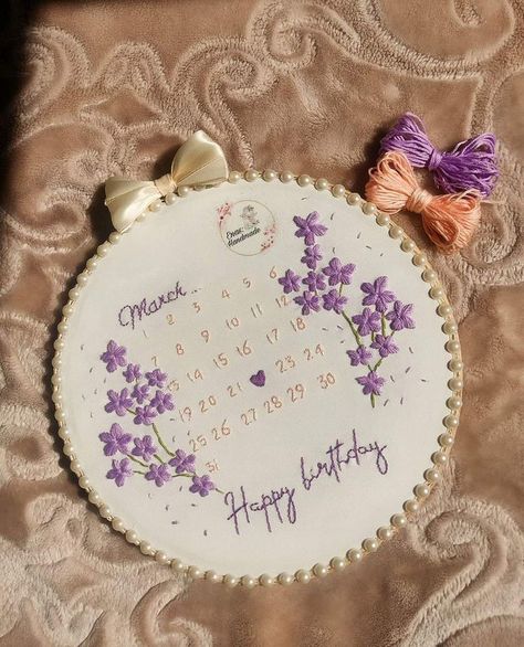 Birthday Embroidery Hoop Ideas, Embroidery Hoop Art Diy, Embroidery Hoop Art Tutorial, Gals Photos, Birthday Embroidery, Embroidered Canvas Art, Friendship Images, Aesthetic Types, Quick Crochet Projects