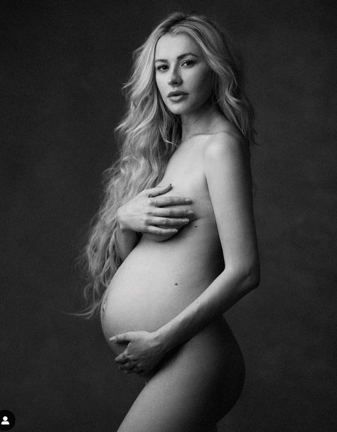 Lola Melani, Modern Family Photography, Maternity Silhouette, Luxury Portrait, Maternity Photography Studio, Maternity Studio, Maternity Photoshoot Poses, Celebrity Photographers, Chicago Photography