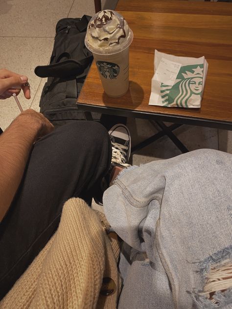 Starbucks Couple Aesthetic, Couples In Airport, Couple At Starbucks, Airport Photos Couple, Airport Hugs Couples, Couple Airport Aesthetic, Airport Couple Pictures, Couple Airport Pictures, Airport Couple Aesthetic