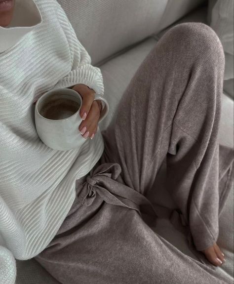 Good Morning Routine, Weekend Aesthetic, Manifesting Success, Coffee Lifestyle, Pajamas Aesthetic, Good Boss, Selfie Poses Instagram, Cozy Aesthetic, Good Morning Coffee