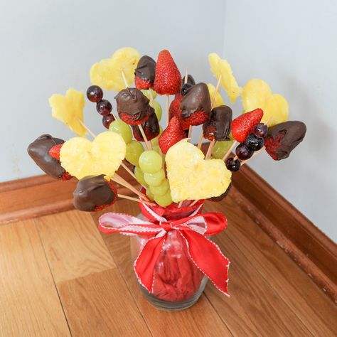 Fruit Bouquets, Edible Fruit Arrangements, Fruit Bouquet, Cut Pineapple, Bouquet Tutorial, Fruit Arrangements, Edible Arrangements, All Fruits, Pastry Brushes