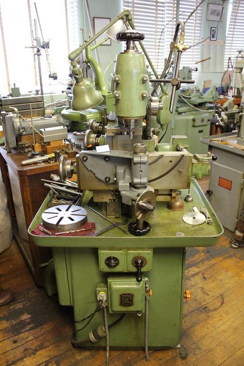 Schaublin SV12 Milling Machine Vintage Machine Shop, Old Machines Vintage, Milling Machine For Sale, Metal Mill, Robot Factory, Used Woodworking Machinery, Diy Lathe, Machinist Tools, Metal Fab