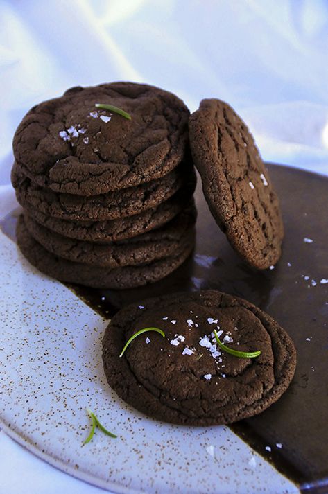 Fancy Chocolate Cookies, Fancy Cookies Recipes, Herbal Cookies, Sage Cookies, Grandmas Cookies, Fancy Cookie Recipes, Creative Cookie Recipes, Aesthetic Cookies, Vegan Chocolate Cookies