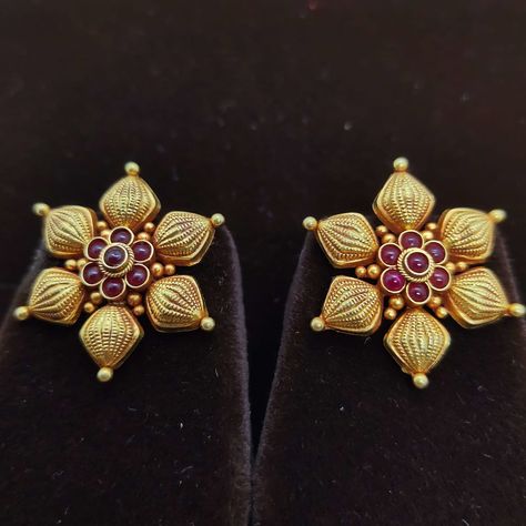 Big Earrings Gold, Latest Earrings Design, Jewel Design, Ring Indian, Antique Gold Earrings, Gold Earrings Models, Diamond Earrings Design, Gold Earrings Wedding, Gold Mangalsutra Designs